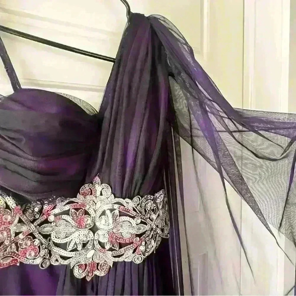 ZAHARAS VIOLET PURPLE GOWN SILVER SEQUINS SIZE 2 - Picture 8 of 8